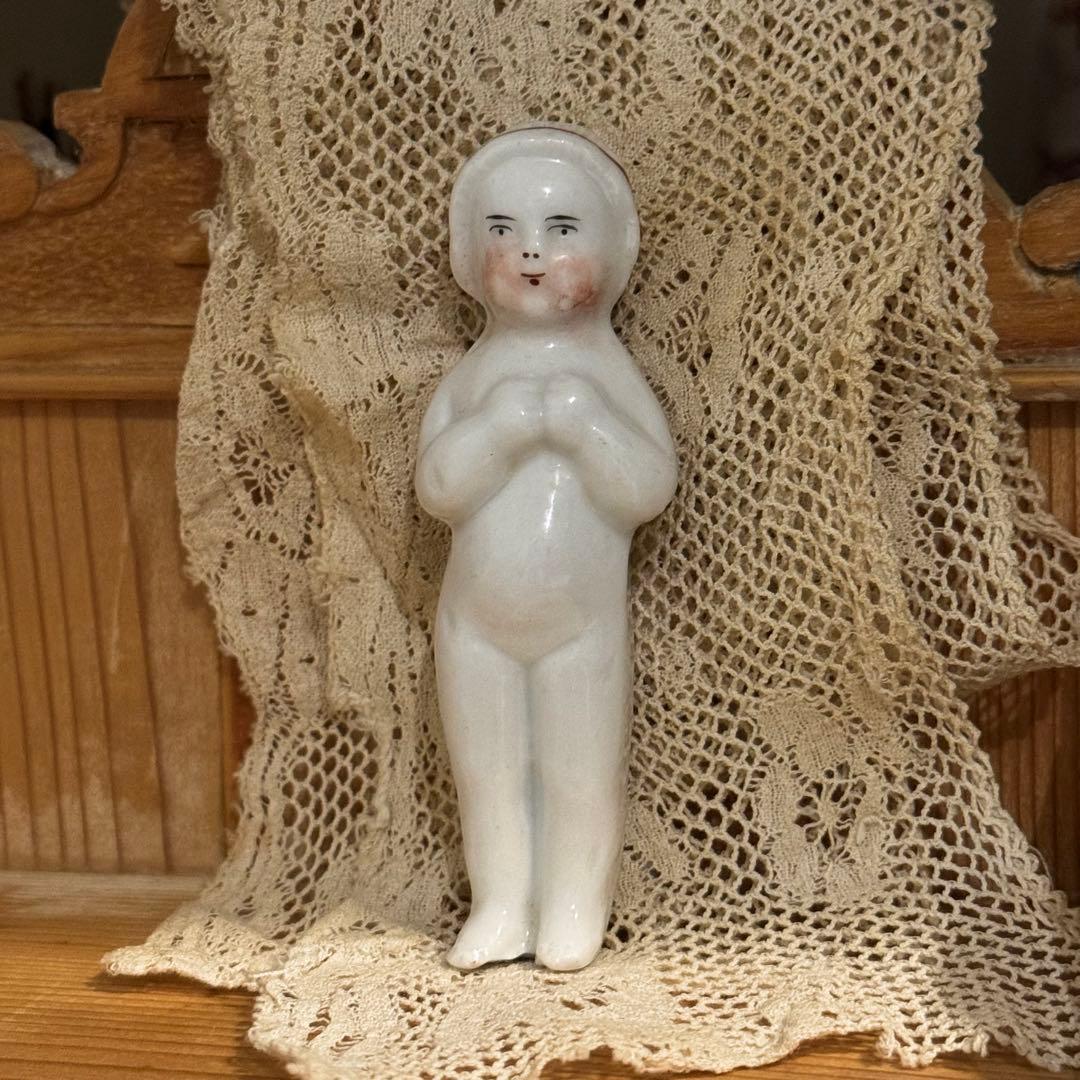 ドイツ フローズン シャーロット 1860年頃 ベビーハット 抱胸ポーズ 希少