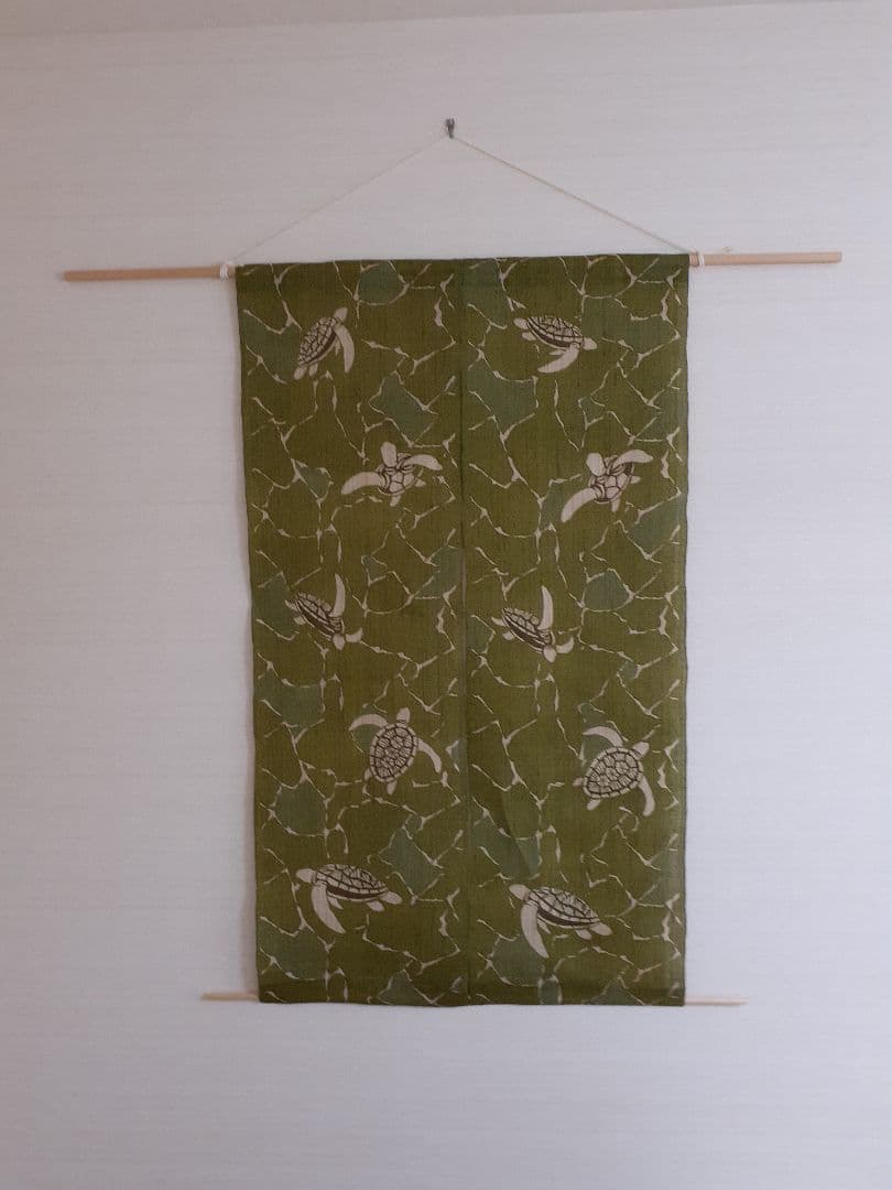 ウージ染め　タペストリー　ウミガメ