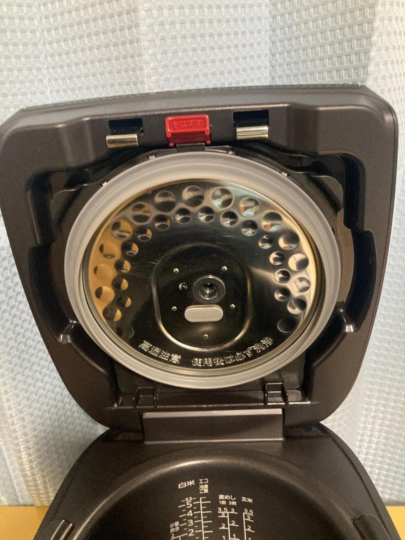 ★美品★23年製 タイガーJPV-C100 真空圧力IH炊飯ジャー5.5合炊き