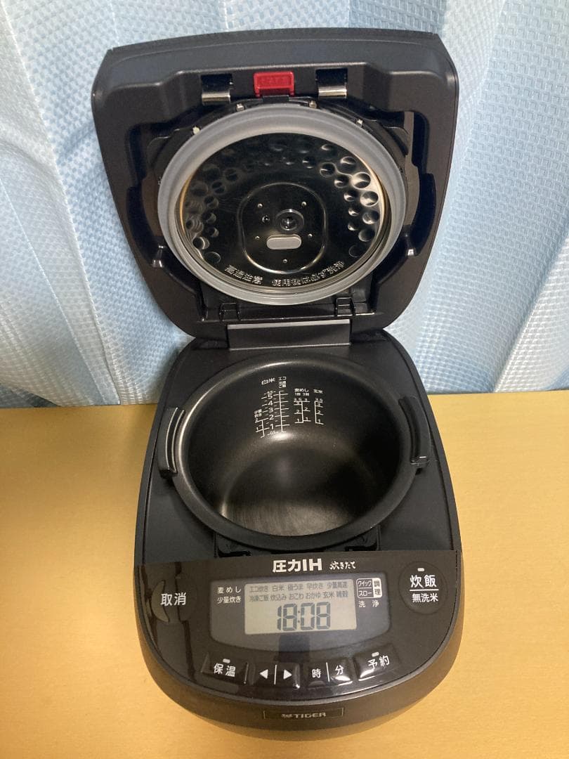★美品★23年製 タイガーJPV-C100 真空圧力IH炊飯ジャー5.5合炊き