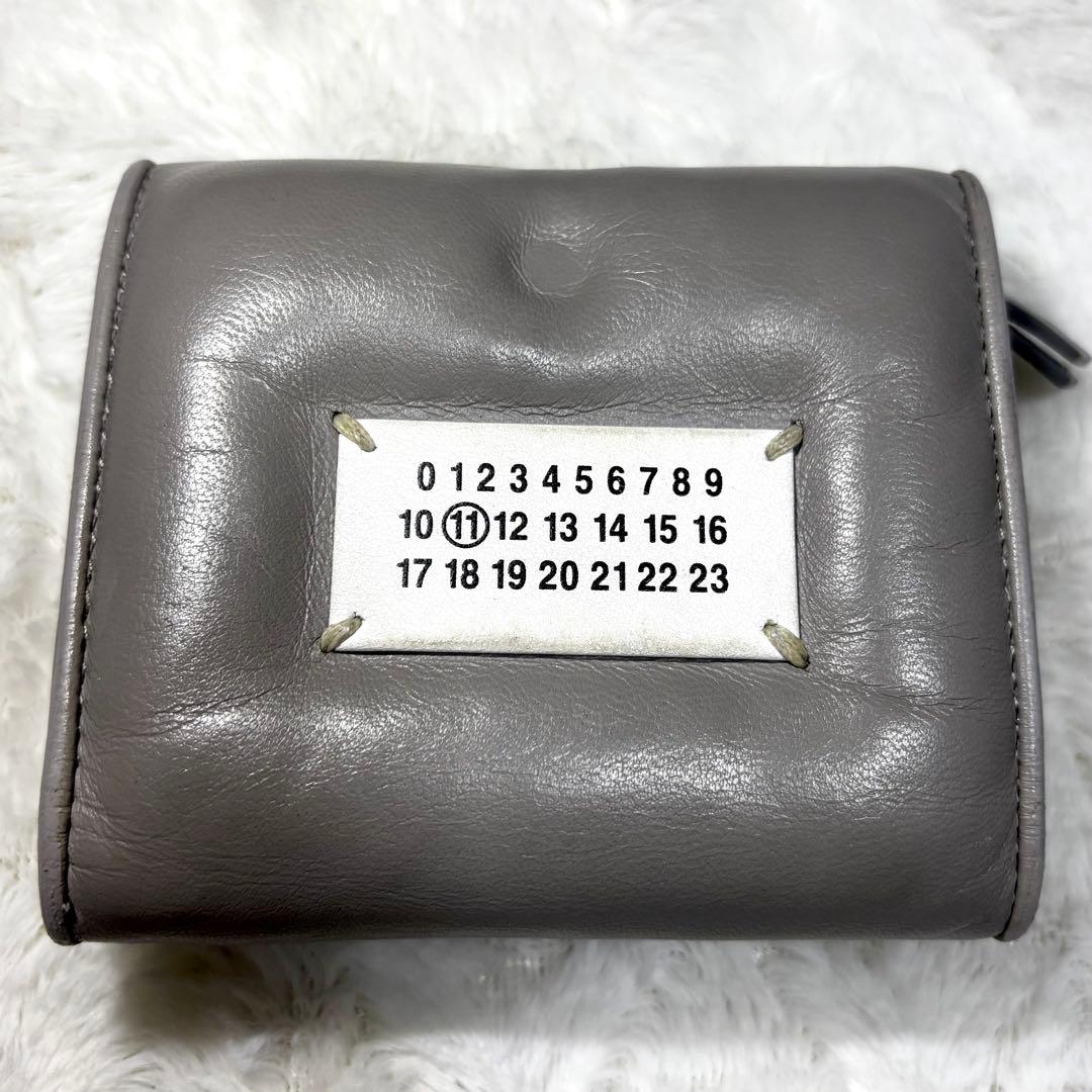 美品✨　【マルジェラ】折り財布 グラムスラム カレンダー オールレザー グレー