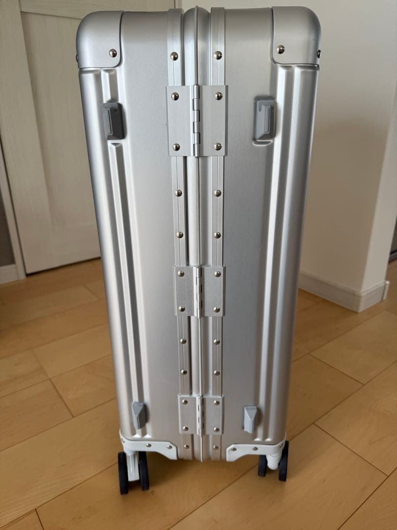 新品未使用Mercedes シルバーキャリーケース65L