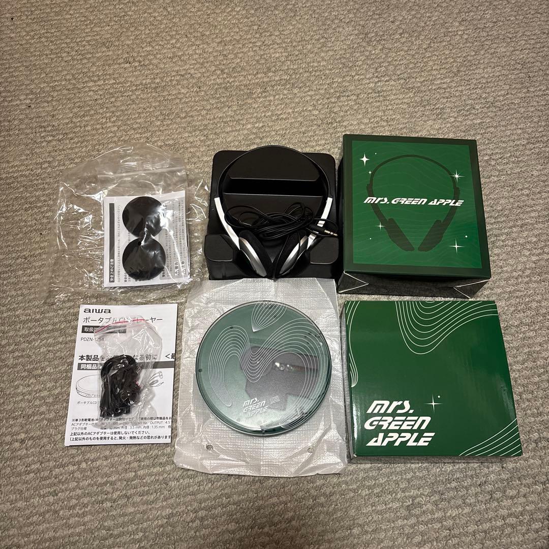 ミセス ヘッドホン 、ポータブルCDプレイヤー、ショルダーバッグ3点セット