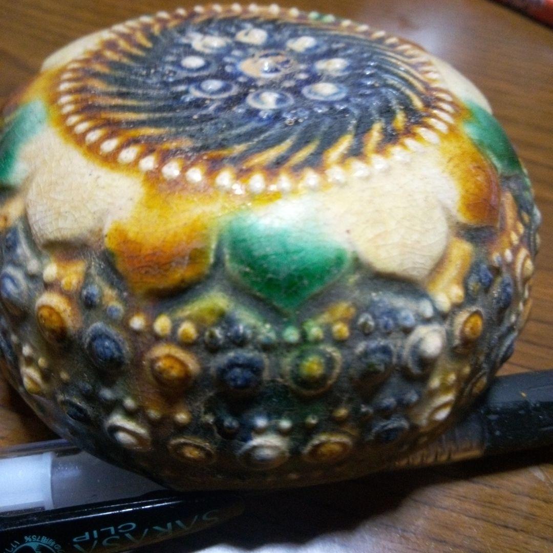 唐三彩　装飾的な模様の陶器の器