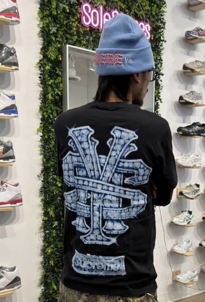 Supreme / man Tee (M) 黒