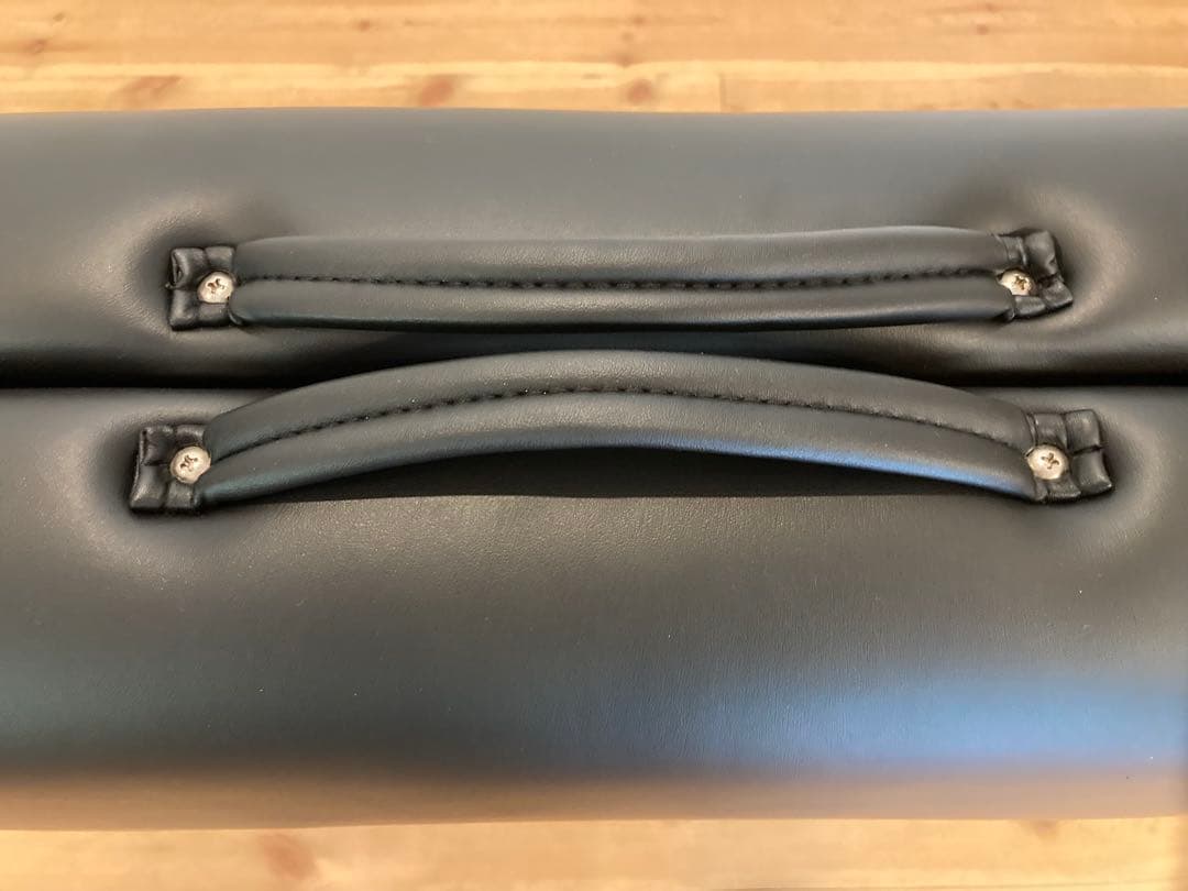 【美品】フォンタナ マッサージベッド クアトロ25 アームレスト付き