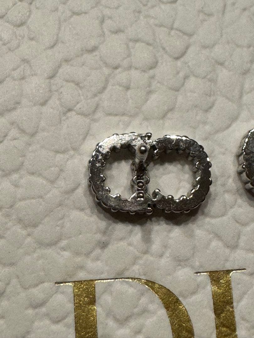 dior ロゴピアス