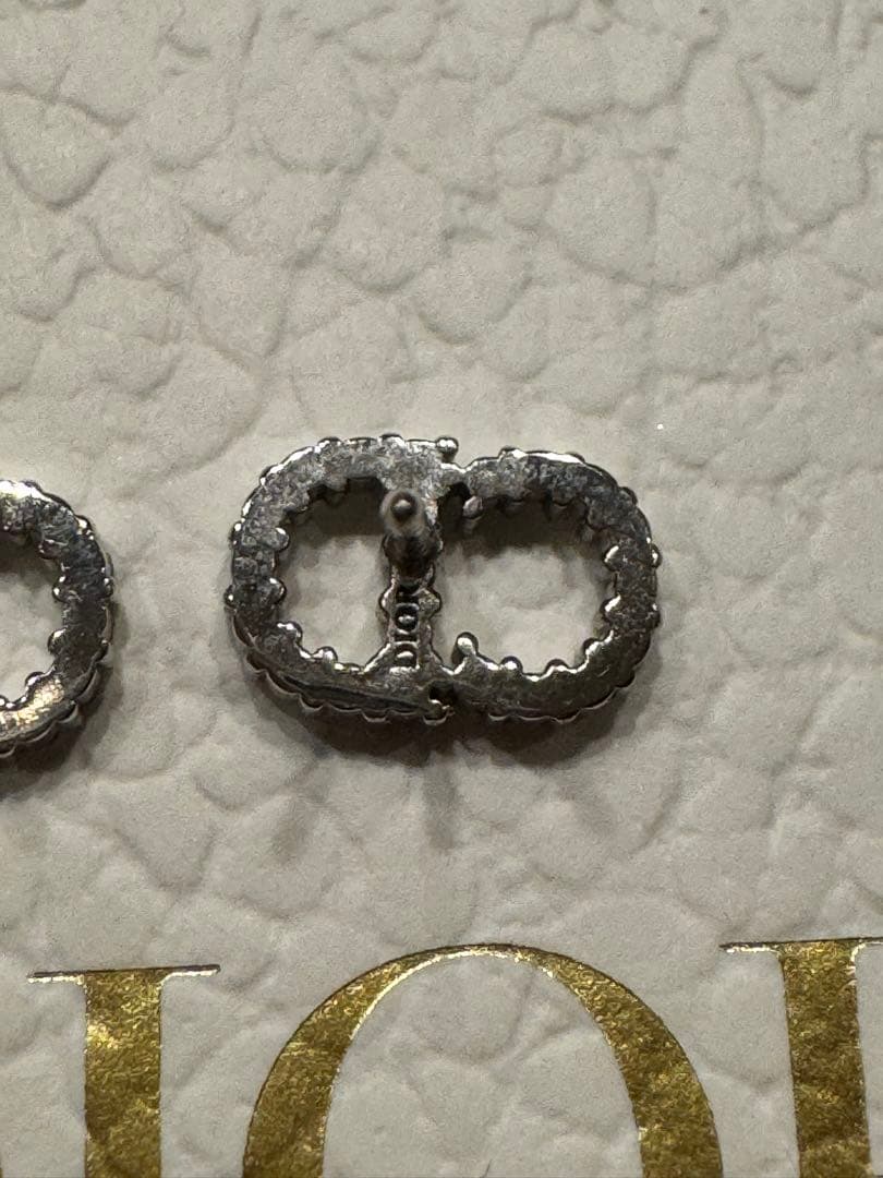 dior ロゴピアス