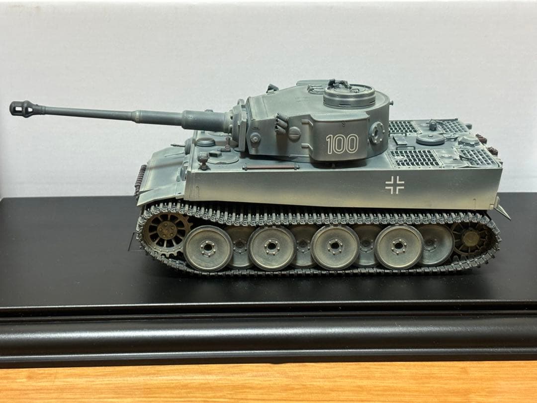 ドラゴン 1/35 ティーガーI 極初期型 第502重戦車大隊所属 100号車