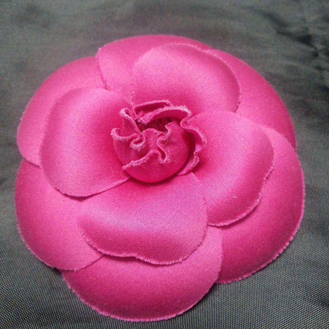 希少 レアカラー CHANEL カメリア　フューシャピンク ブローチ コサージュ