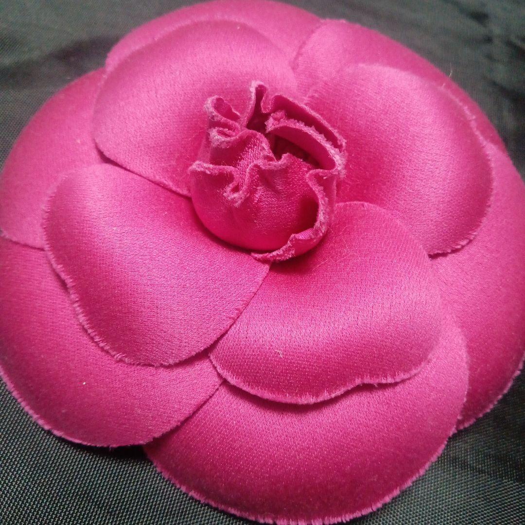 希少 レアカラー CHANEL カメリア　フューシャピンク ブローチ コサージュ