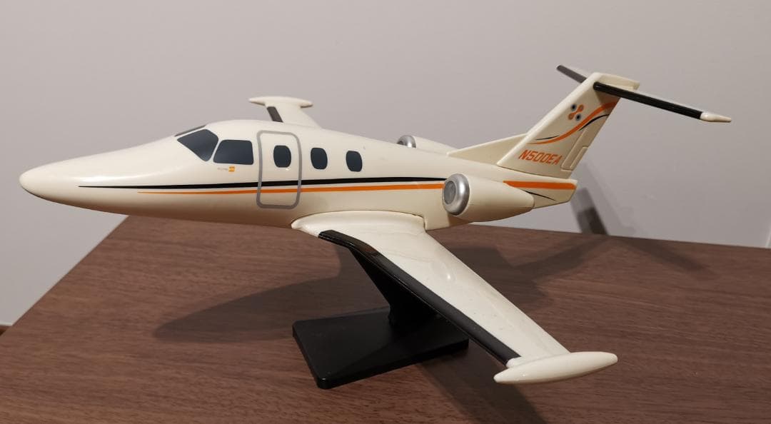 エクリプス500 (Elipse 500)VLJ 航空機模型 スケール 1/24