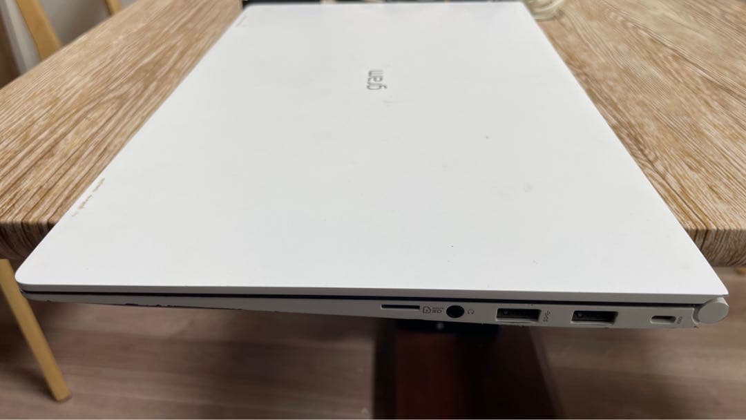 ＜LG Gram 15Z980＞15.6インチ ジャンク