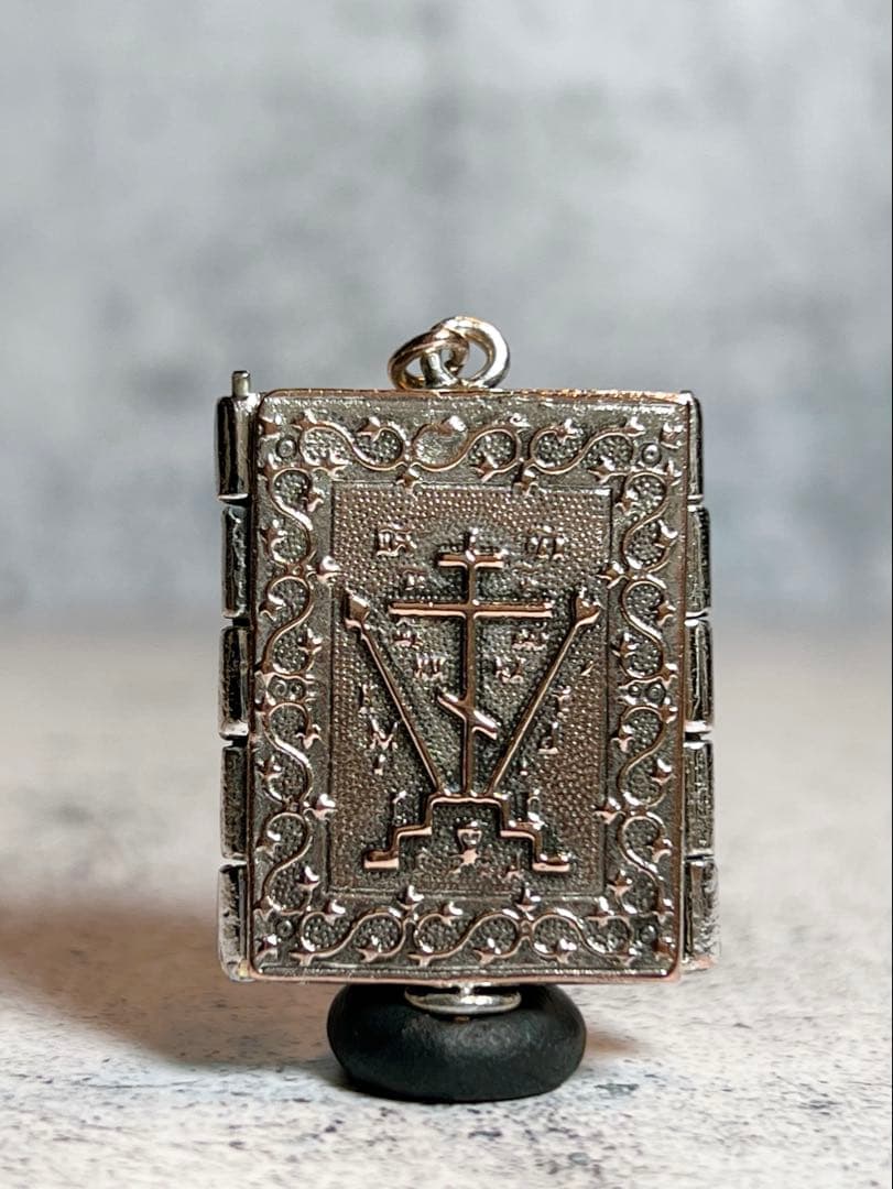 アンティーク　ホーリーバイブル　ペンダント　聖書　ヴィンテージ　イエスキリスト