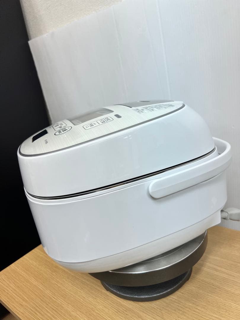 TOSHIBA 真空圧力IH炊飯器 RC-10VQL 2017年齢