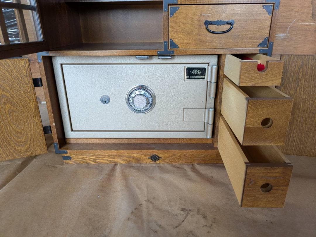 木製箪笥 4引き出し 格子窓付き（金庫付）