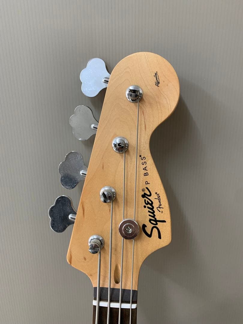 Squier Jazz Bass ブラック