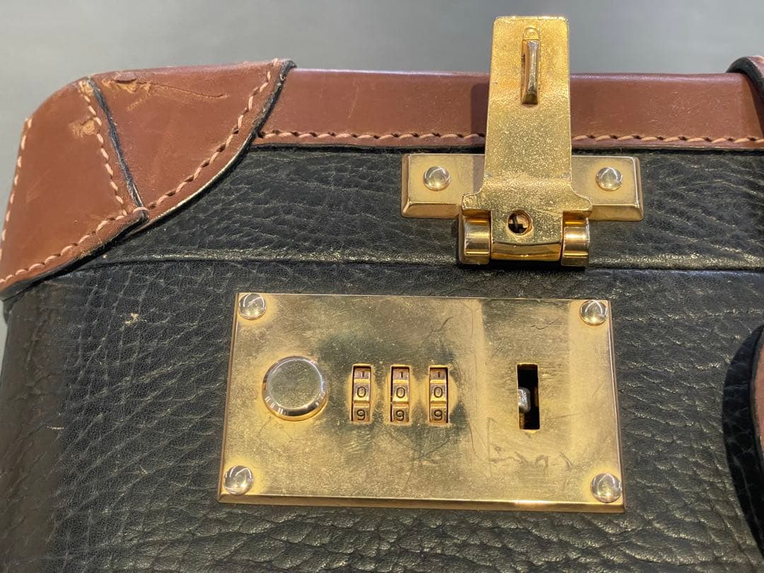 ゆ*み様 GUCCI グッチ レザー アタッシュケース ビジネスバッグ ブリーフ