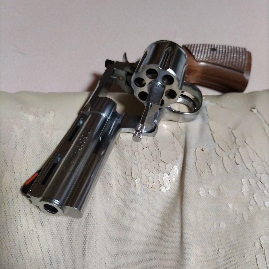 タナカワ−クスの357マグナム４インチコルトパイソンステンレスモデルモデルガン