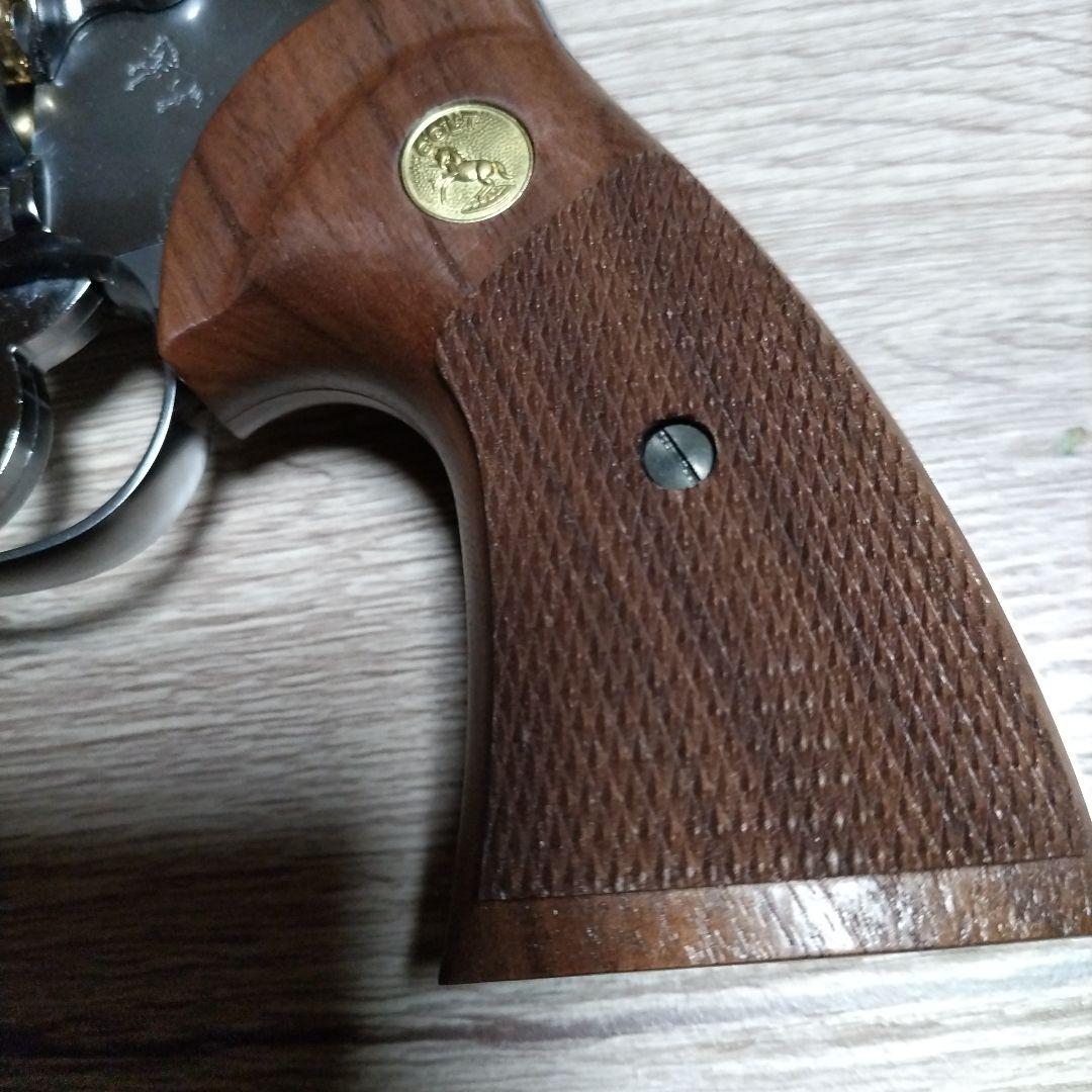 タナカワ−クスの357マグナム４インチコルトパイソンステンレスモデルモデルガン