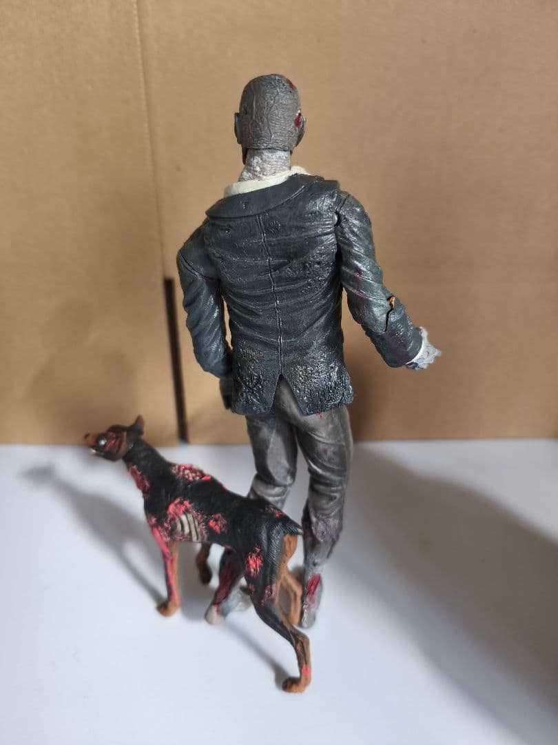 バイオハザード　NECA ゾンビ　ケルベロス　アンブレラ　フィギュア　ネカ