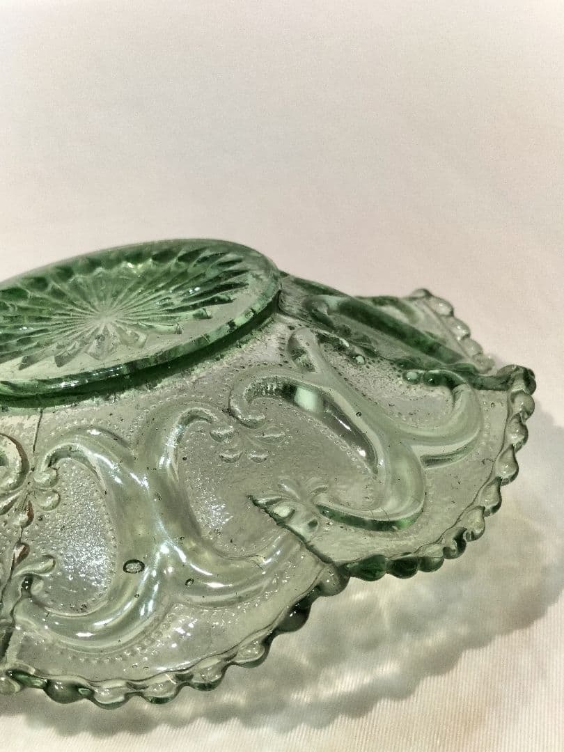 フリルガラス　プレスガラス　骨董品　グリーン　緑　昭和初期