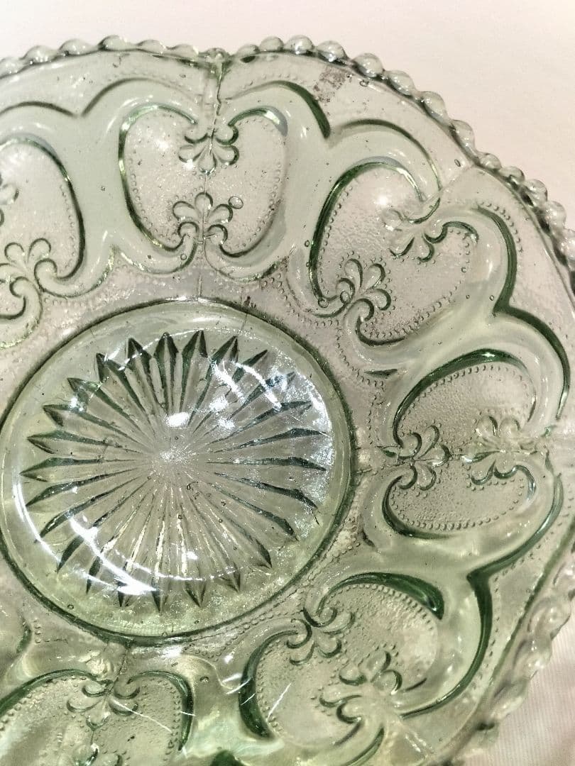 フリルガラス　プレスガラス　骨董品　グリーン　緑　昭和初期