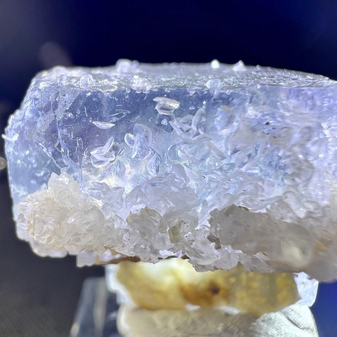 ヤオガンシャン　極めてライトブルー　ほとんどクリアなフローライト