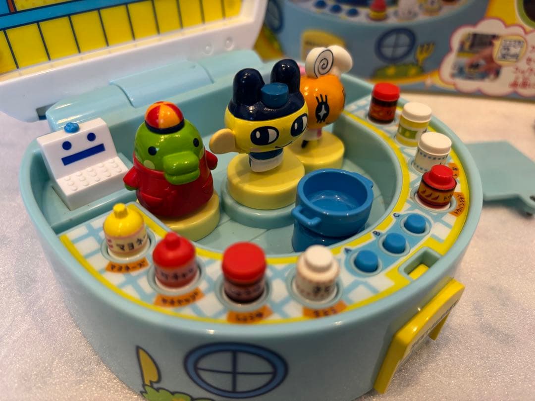 【平成レトロ】おいしくっておーいそがし！　たまごっちレストラン