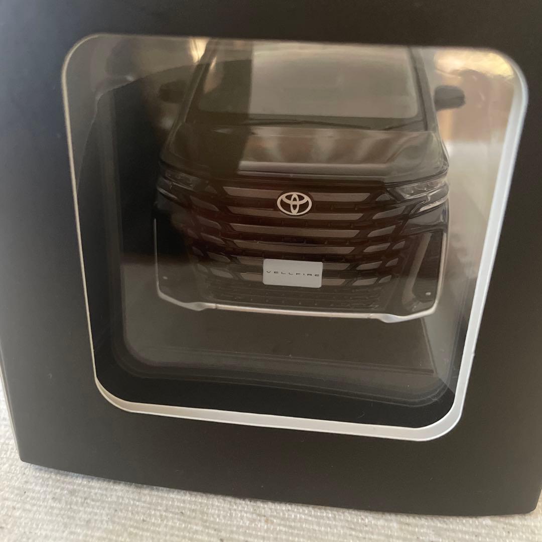 トヨタ　新型　ヴェルファイア ミニカー　1/30 スケール
