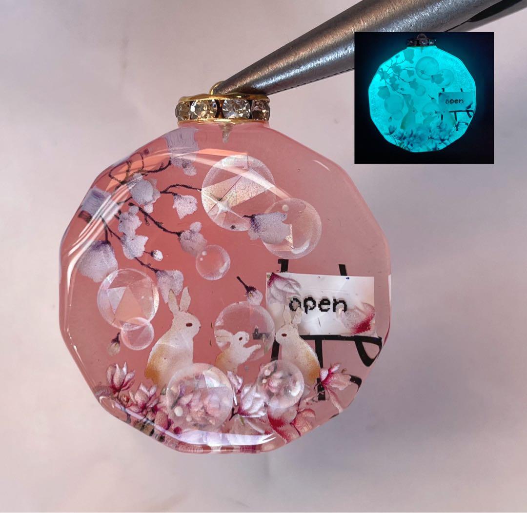 RUKURUKU/桃の花と親子猫　　蓄光　オルゴナイトキーホルダー