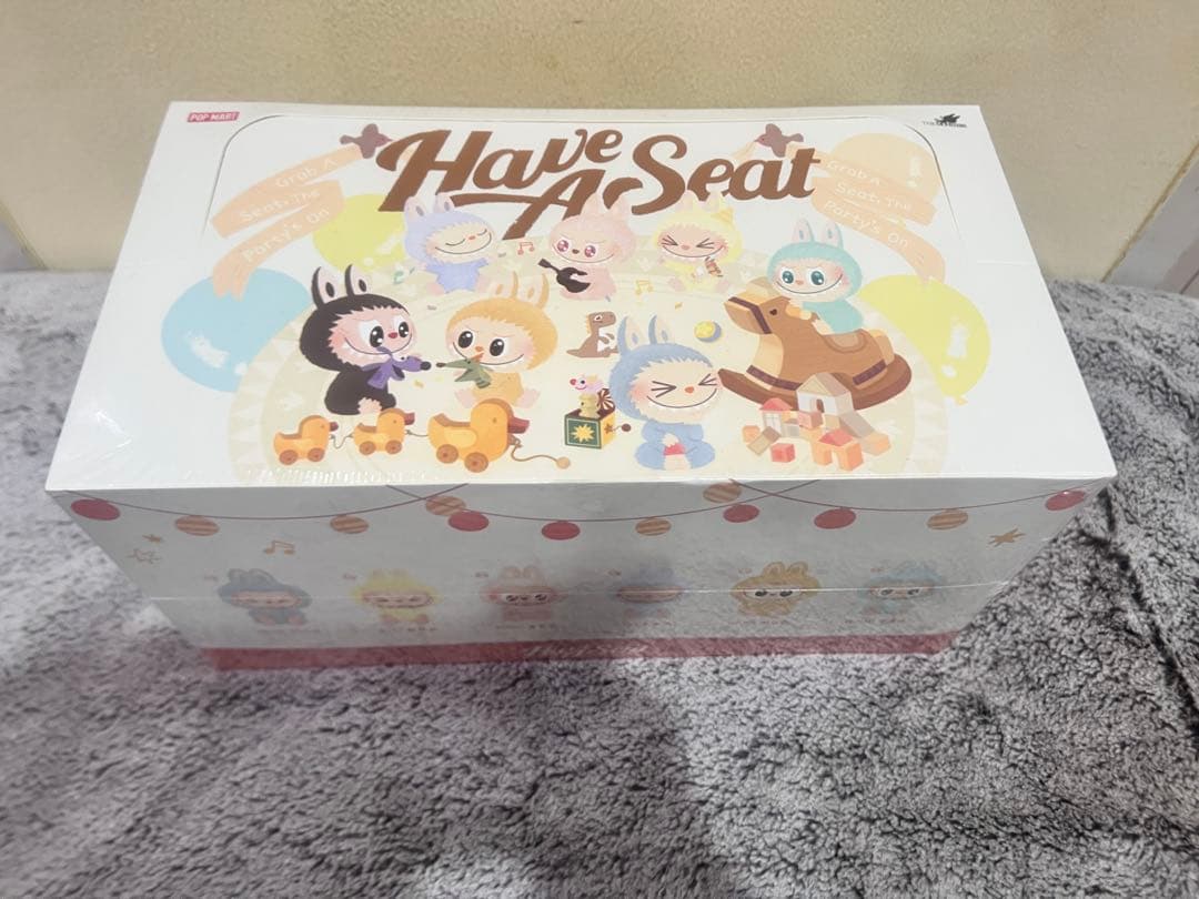 LABUBU HAVE A SEAT シリーズ　ぬいぐるみペンダント　1セット