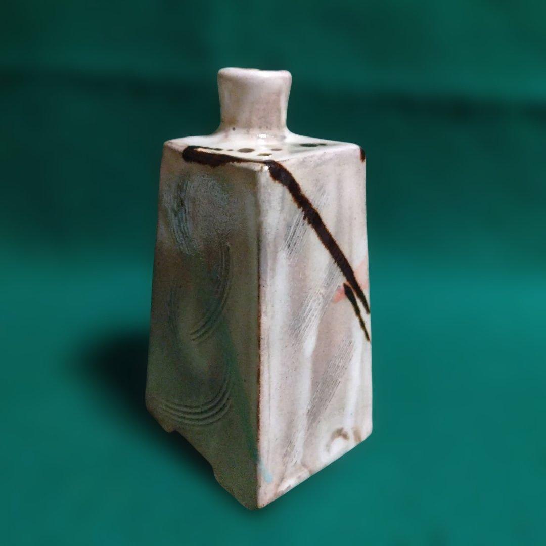 手彫り模様の陶器 四角形 木箱付き　龍山作