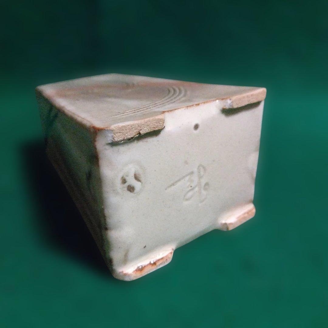 手彫り模様の陶器 四角形 木箱付き　龍山作