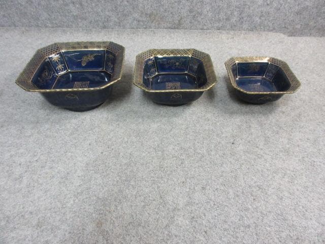 伊万里焼瑠璃金彩松竹梅にこうもり図三つ角鉢 [B24756]