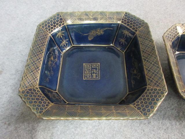 伊万里焼瑠璃金彩松竹梅にこうもり図三つ角鉢 [B24756]