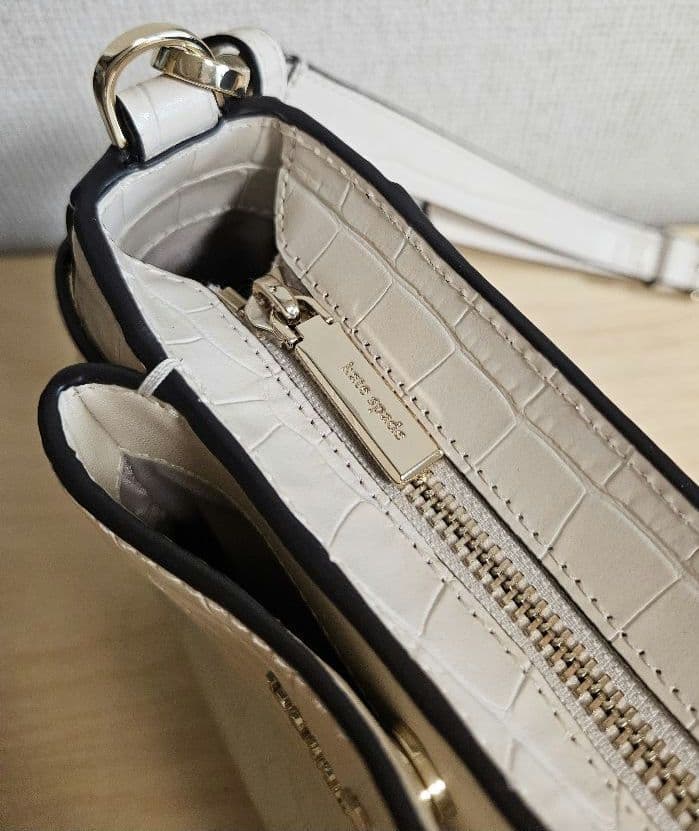 kate spade 　ダンプリング クロコ エンボス クロスボディ　ショルダー