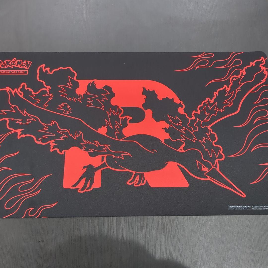 テ*ン様 ロケット団のファイヤー プレイマット 【M2】