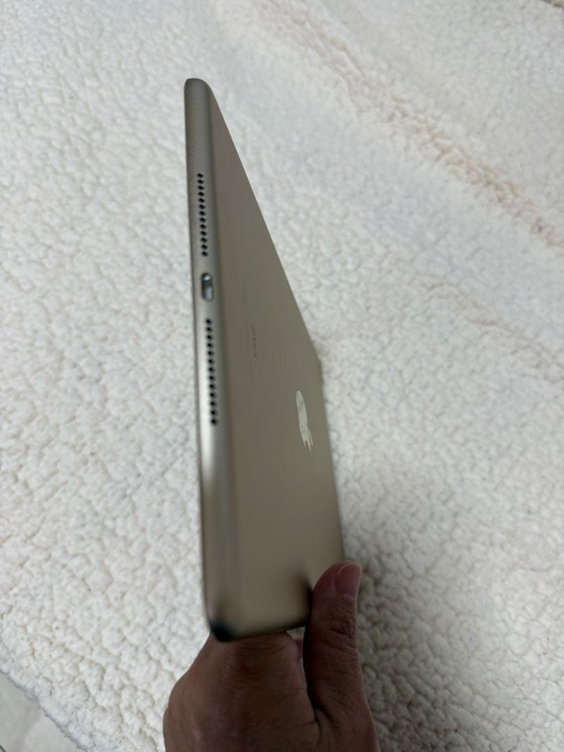 iPad Apple第5世代３２G Wi-Fi+celular ソフトバンク