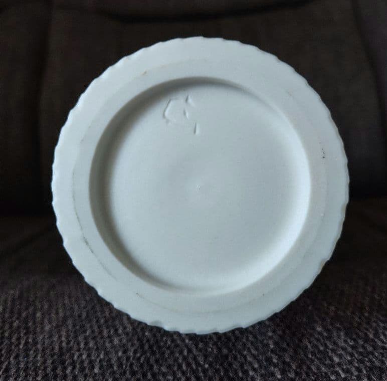 金井正　牙白磁彫文花瓶　師人間国宝清水卯一