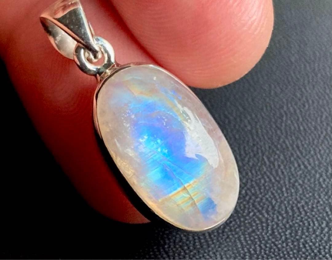 かな様用　月の女神が創造した愛の守護石　虹のロイヤルシャインブルームーンストーン