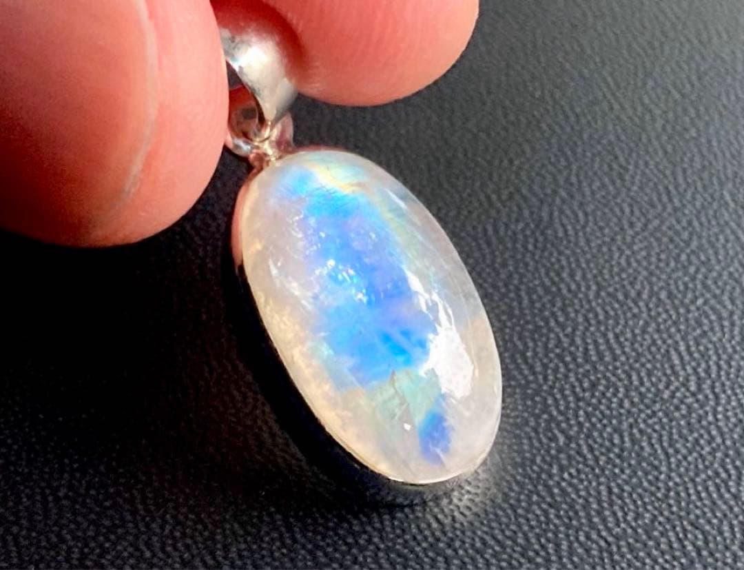 かな様用　月の女神が創造した愛の守護石　虹のロイヤルシャインブルームーンストーン