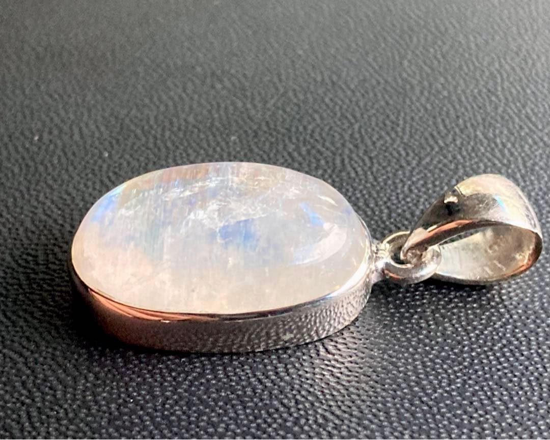 かな様用　月の女神が創造した愛の守護石　虹のロイヤルシャインブルームーンストーン