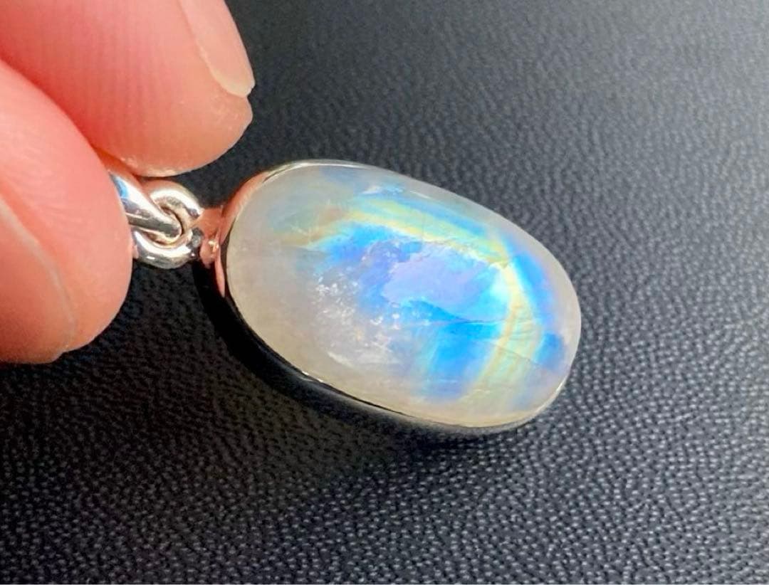 かな様用　月の女神が創造した愛の守護石　虹のロイヤルシャインブルームーンストーン