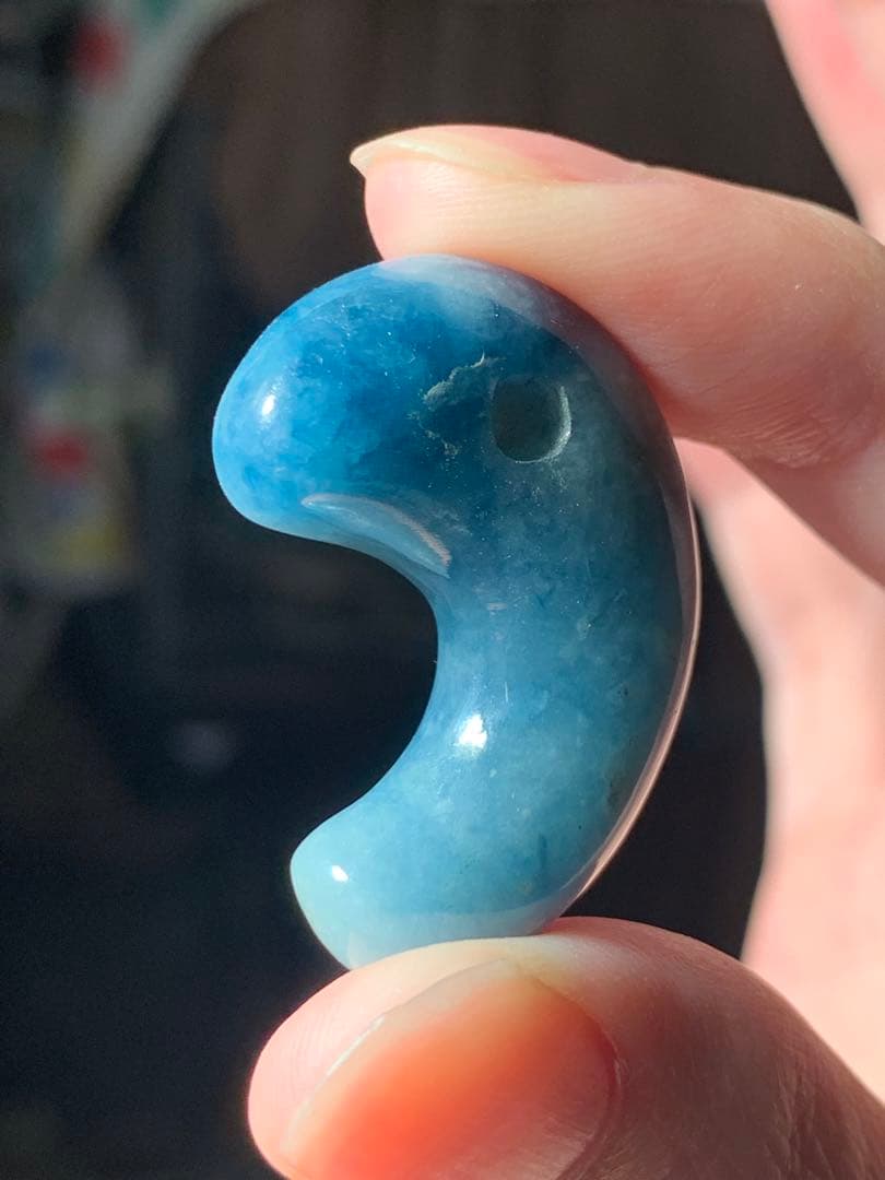 最上級　茄子紺　入りコン沢青翡翠　勾玉　糸魚川翡翠　コン沢勾玉　ひすい　ヒスイ