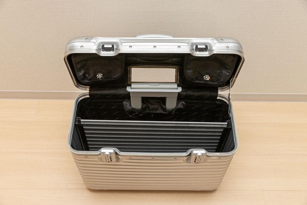 リモワ　パイロット　トロリー2輪 29L機内持込できます カナダ製