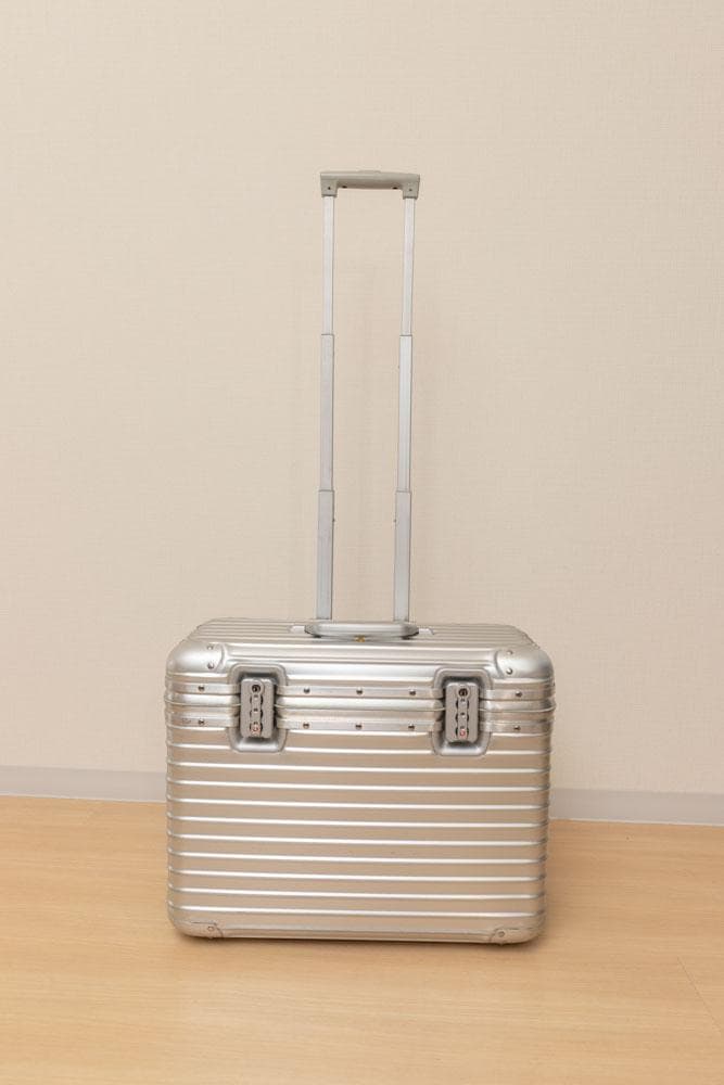 リモワ　パイロット　トロリー2輪 29L機内持込できます カナダ製