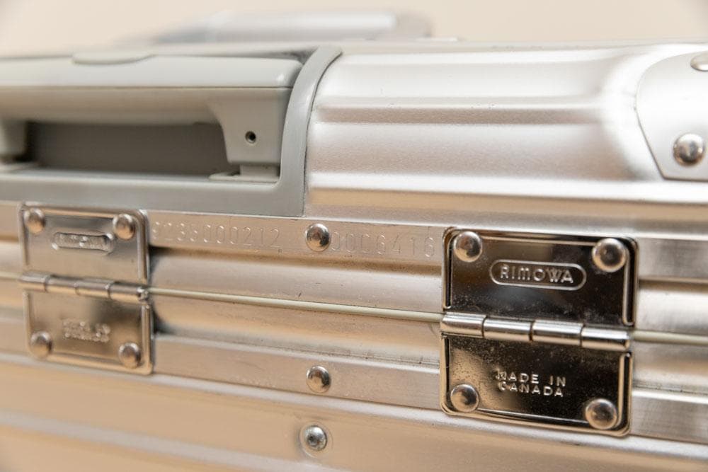 リモワ　パイロット　トロリー2輪 29L機内持込できます カナダ製