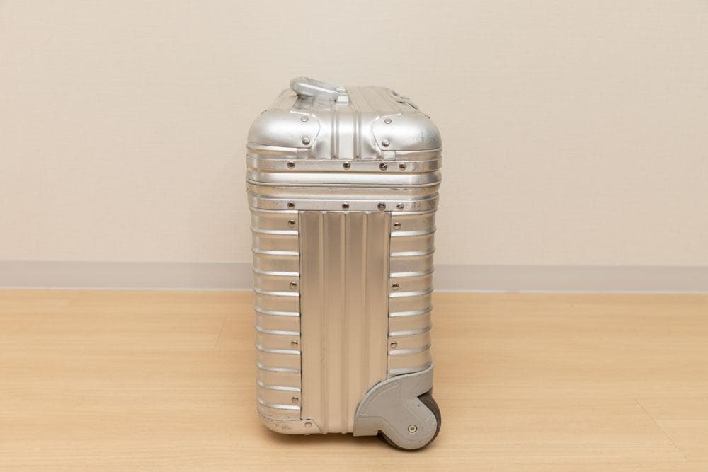 リモワ　パイロット　トロリー2輪 29L機内持込できます カナダ製