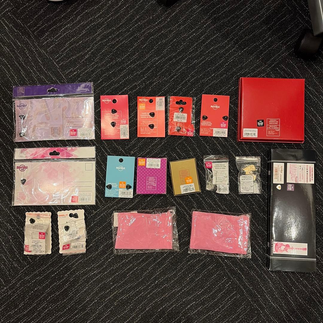 ハロー・キティHard Rock CAFE限定ピンバッジ(15点+おまけ2点)